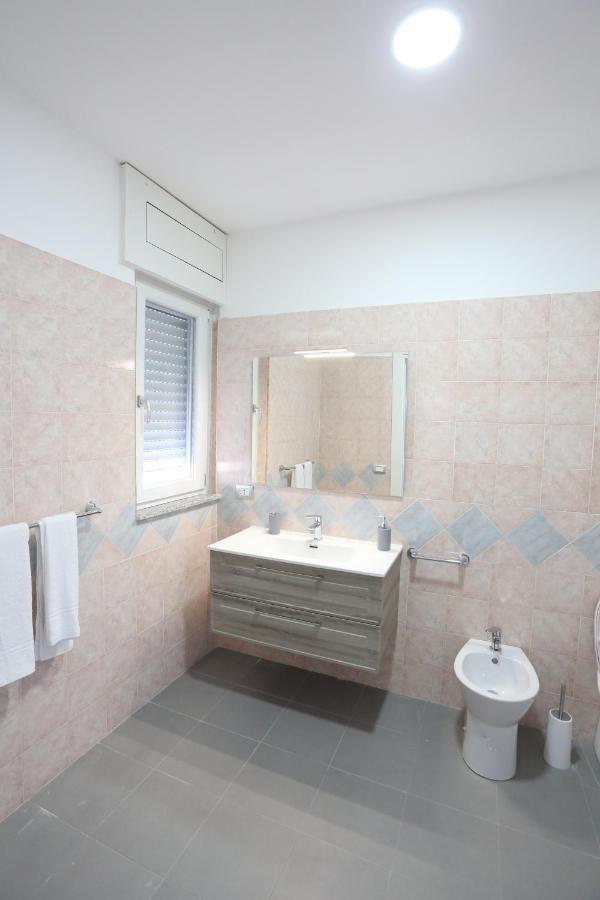 Il Giglio Hotel Кастел Волтурно Екстериор снимка