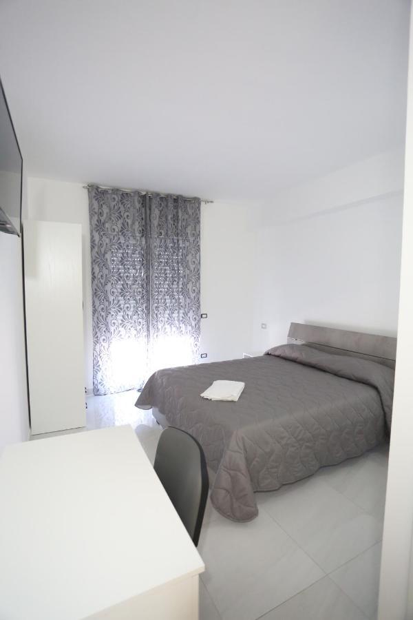 Il Giglio Hotel Кастел Волтурно Екстериор снимка